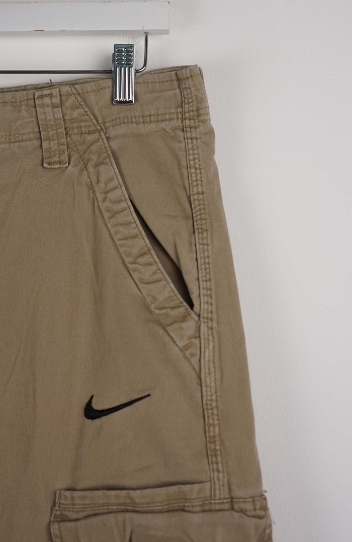 VINTAGE REWORK CARGO CAPRI SHORTS W36