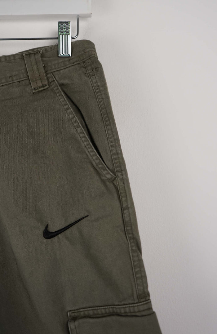 VINTAGE REWORK CARGO SHORTS W28
