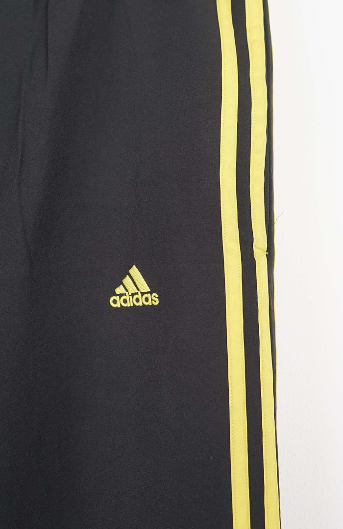 VINTAGE ADIDAS 3/4 TRACK PANTS (L)