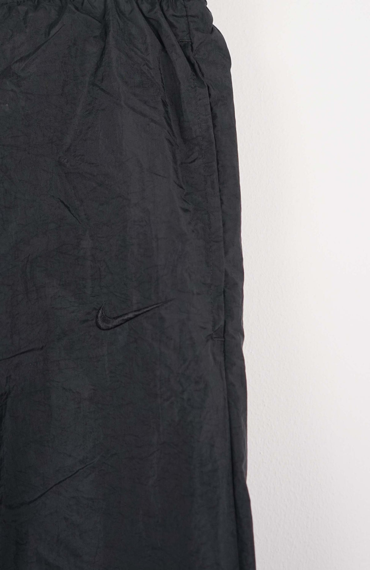 VINTAGE NIKE TRACK PANTS (L)