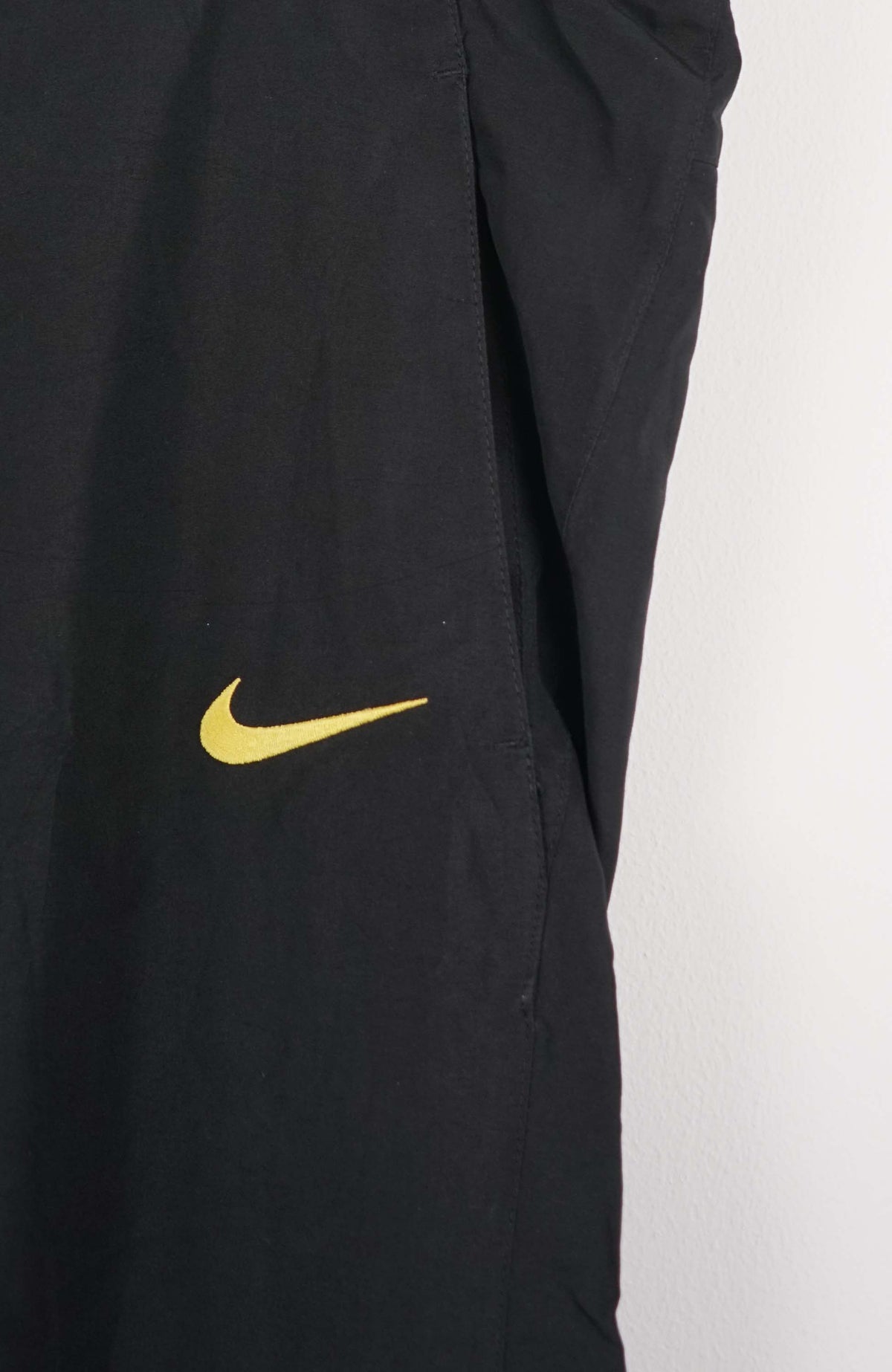 VINTAGE NIKE TRACK PANTS (XXL)
