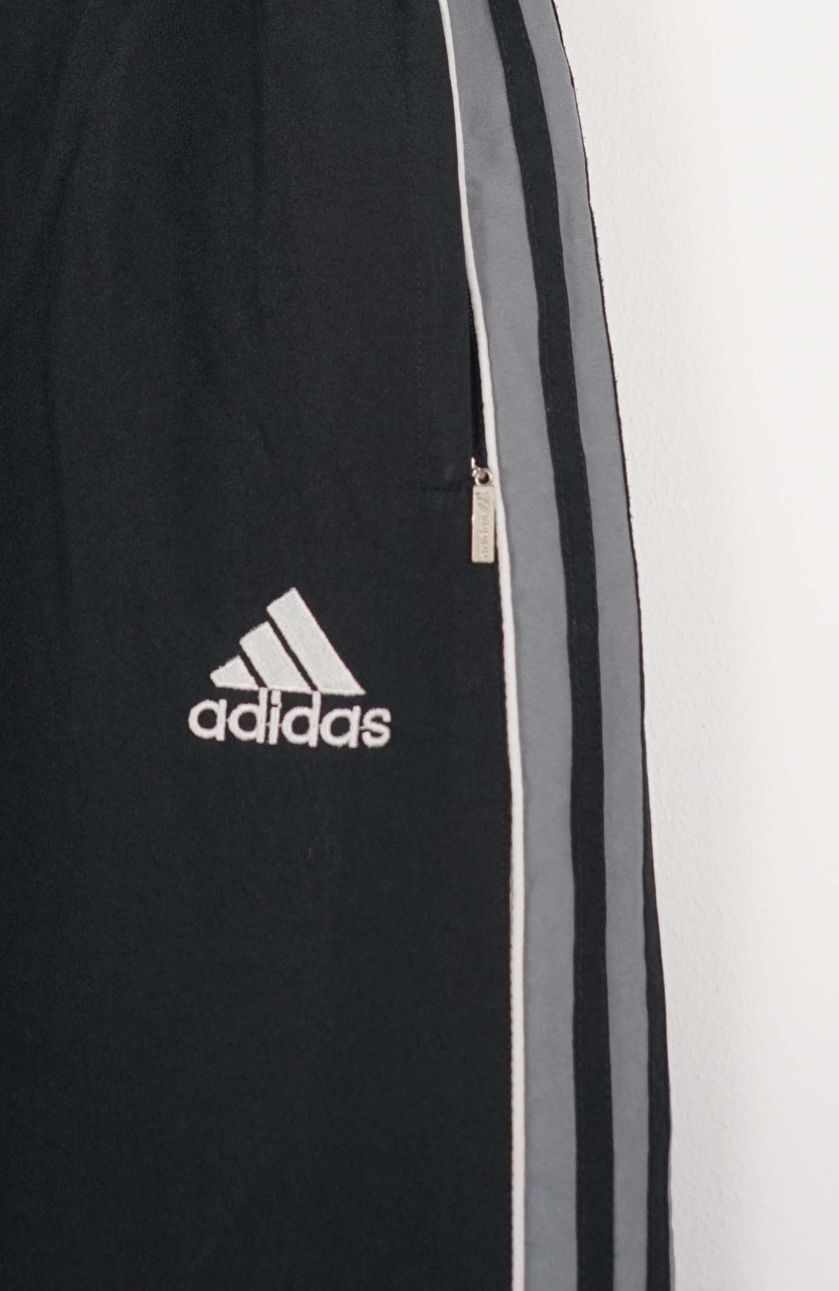 VINTAGE ADIDAS TRACK PANTS (S)