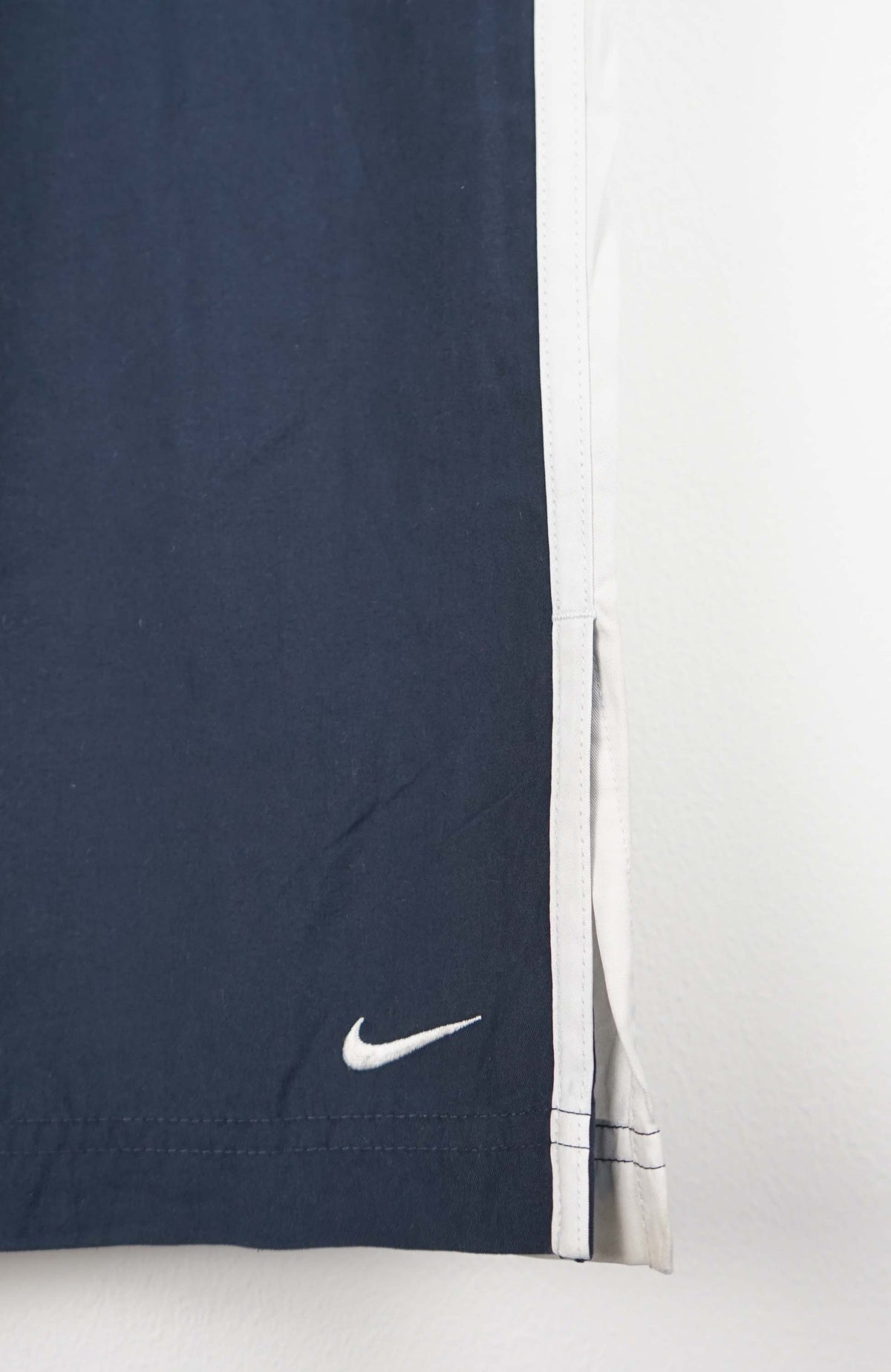 VINTAGE NIKE TRACK PANTS (L)