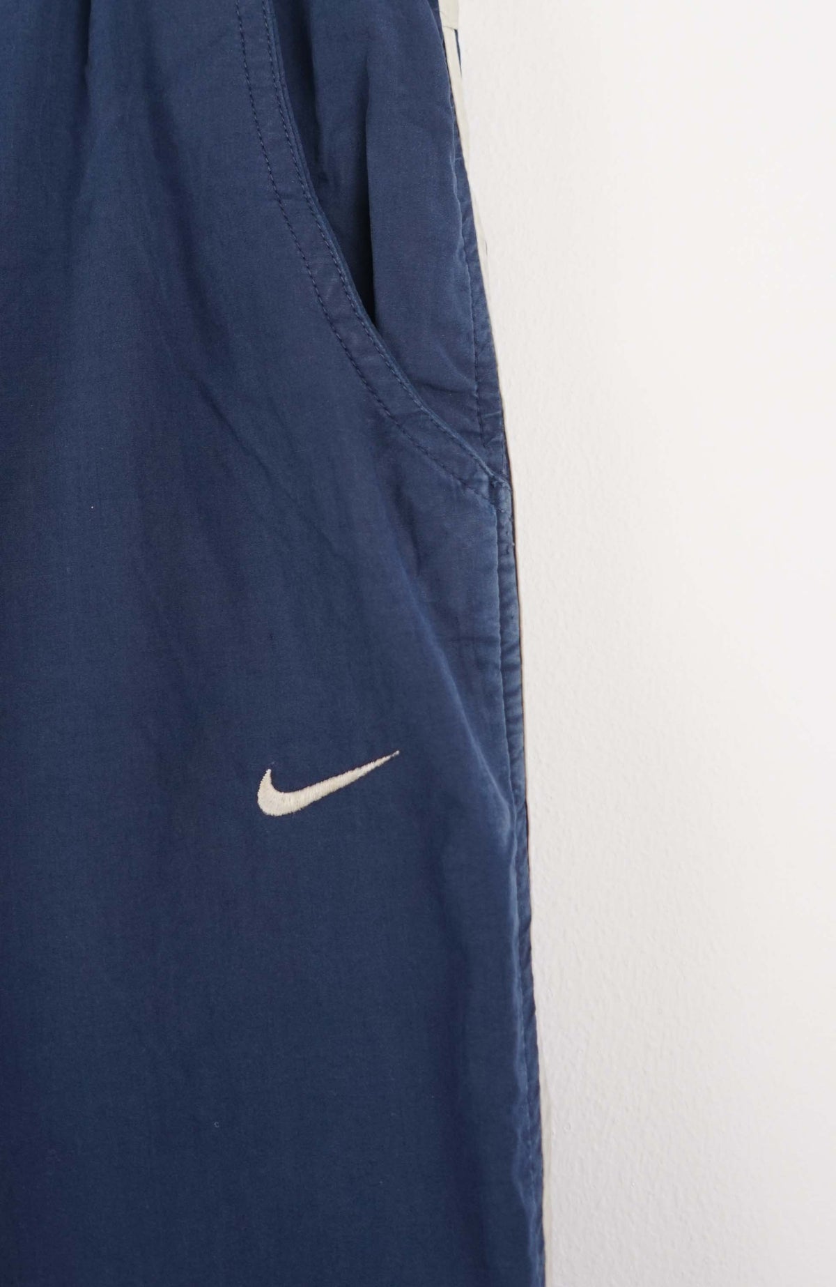 VINTAGE NIKE TRACK PANTS (XL)