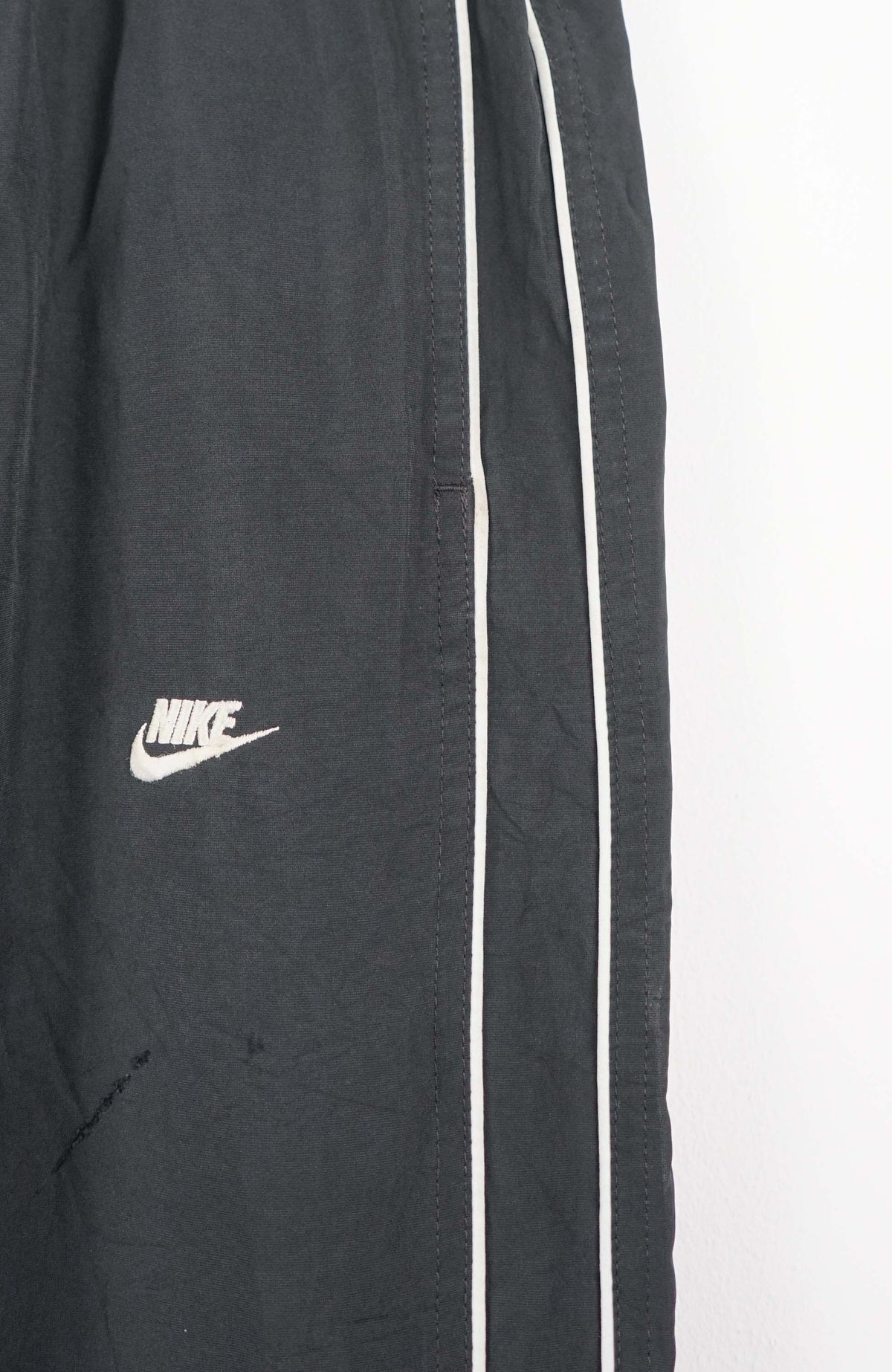 VINTAGE NIKE TRACK PANTS (M)