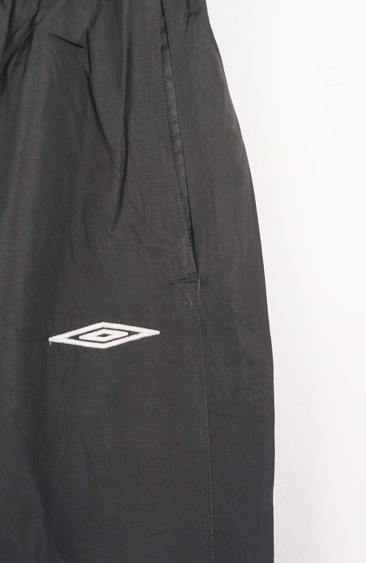 VINTAGE UMBRO TRACK PANTS (S)