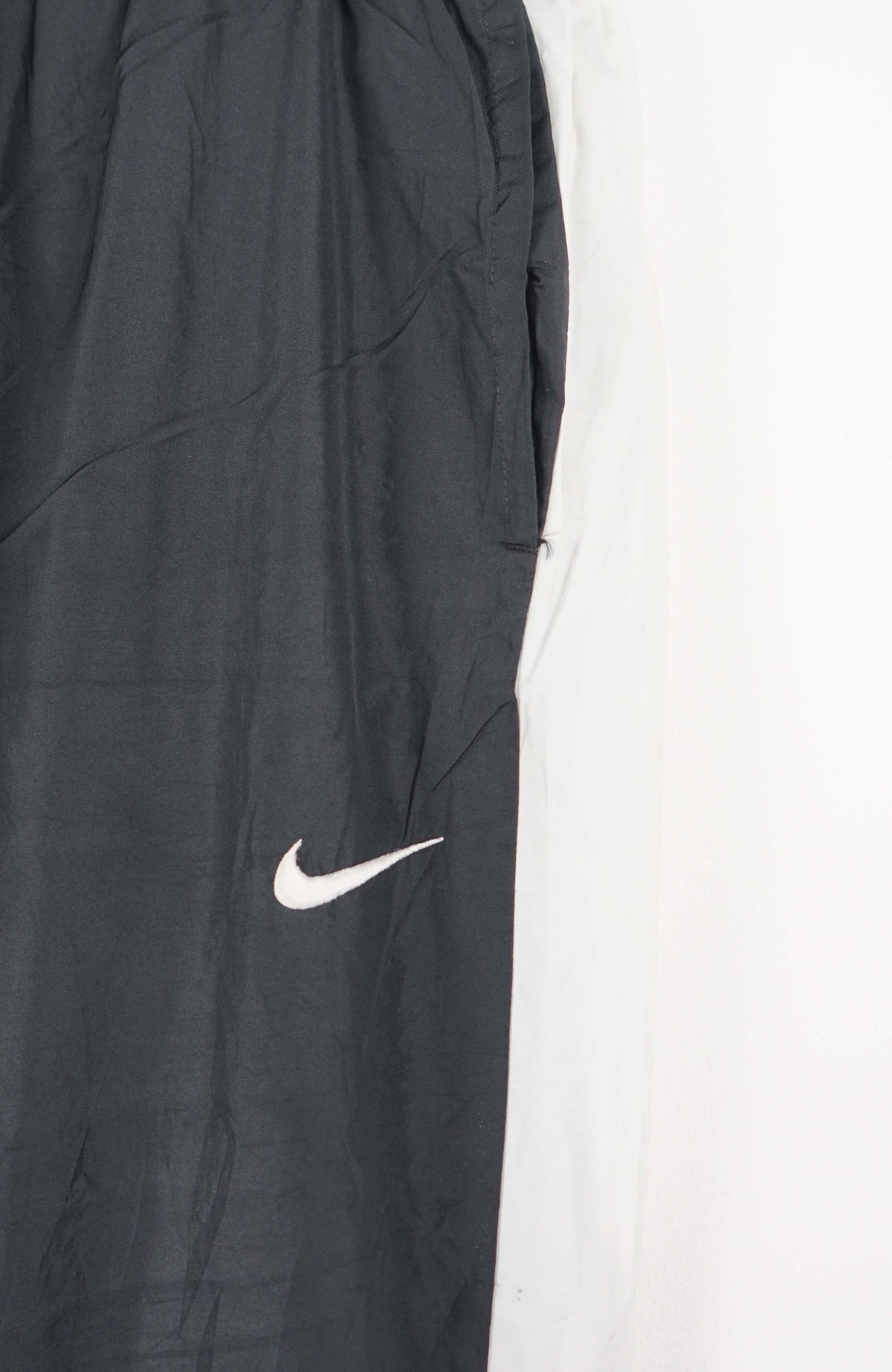 VINTAGE NIKE TRACK PANTS (L)