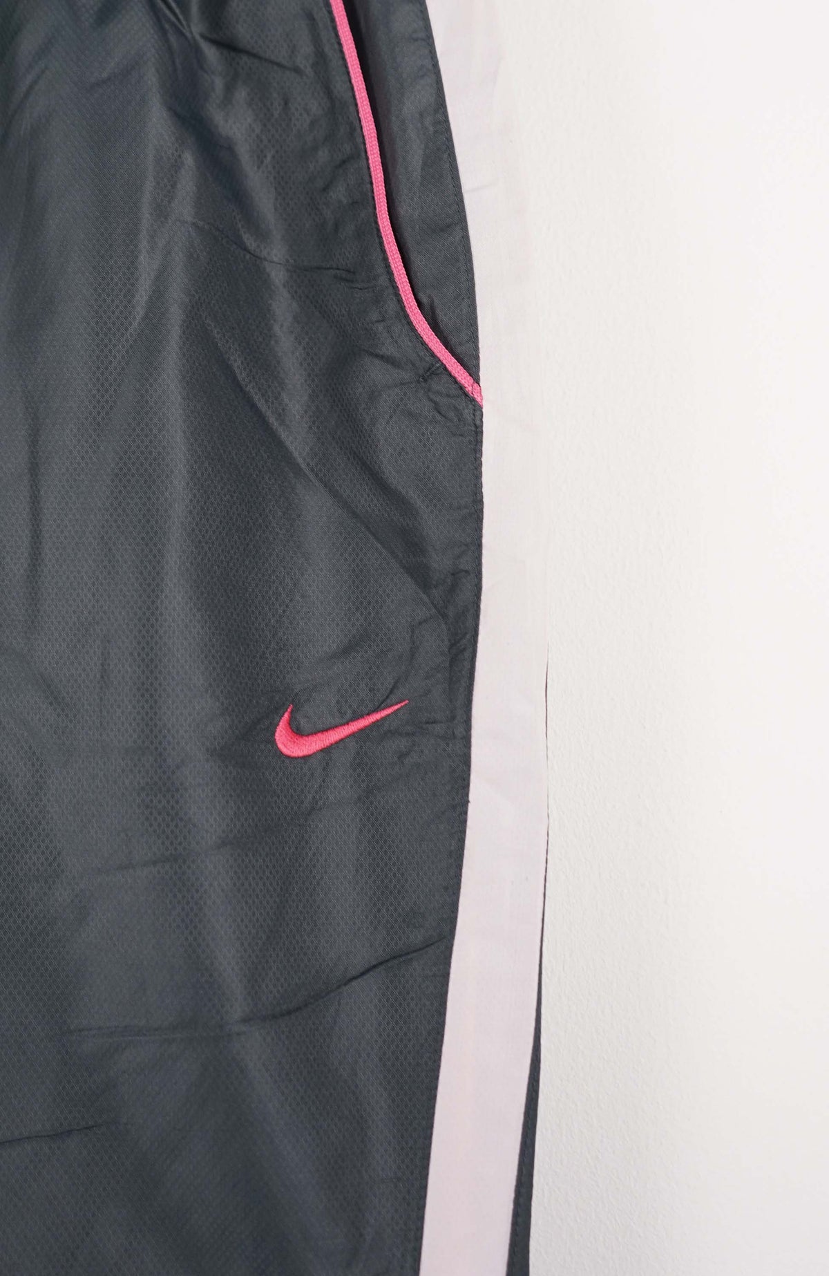 VINTAGE NIKE TRACK PANT SHORTS (XS)