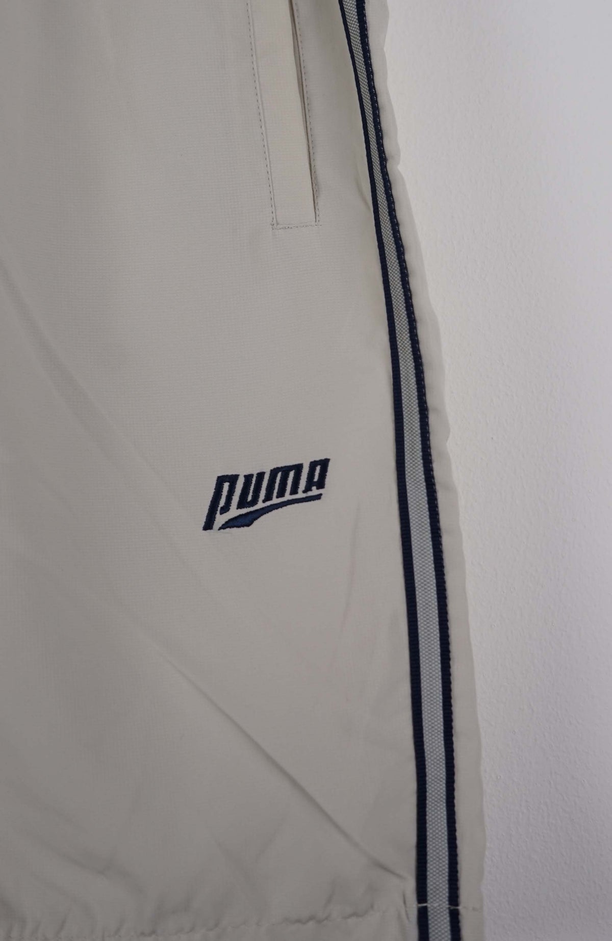 VINTAGE PUMA TRACK PANT SHORTS (XS)