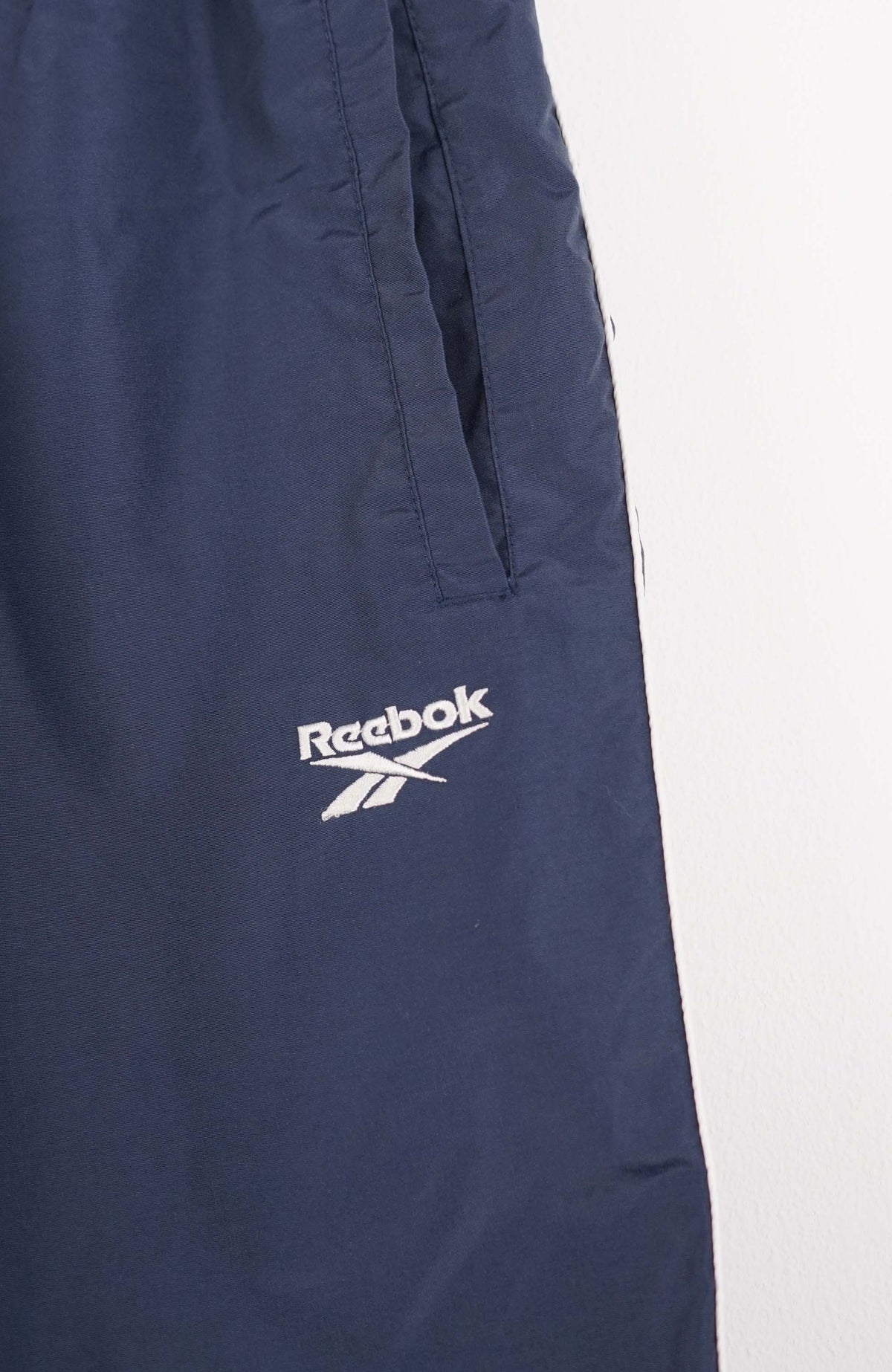VINTAGE REEBOK TRACK PANT SHORTS (M)