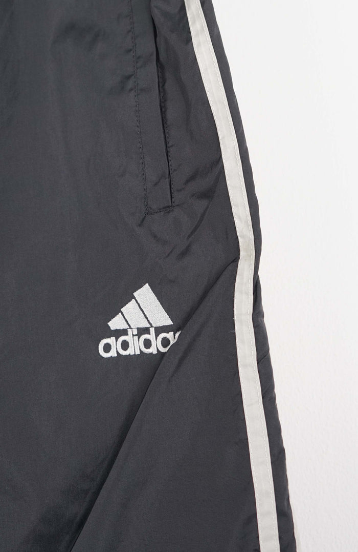 VINTAGE ADIDAS TRACK PANT SHORTS (M)