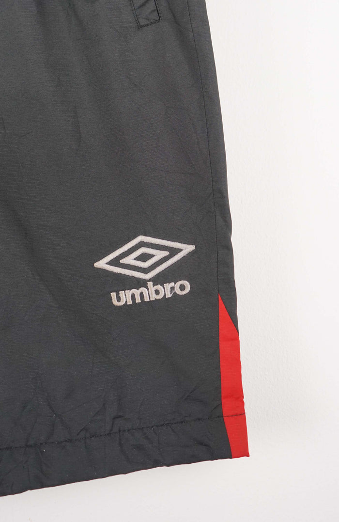 VINTAGE UMBRO TRACK PANT SHORTS (XS)