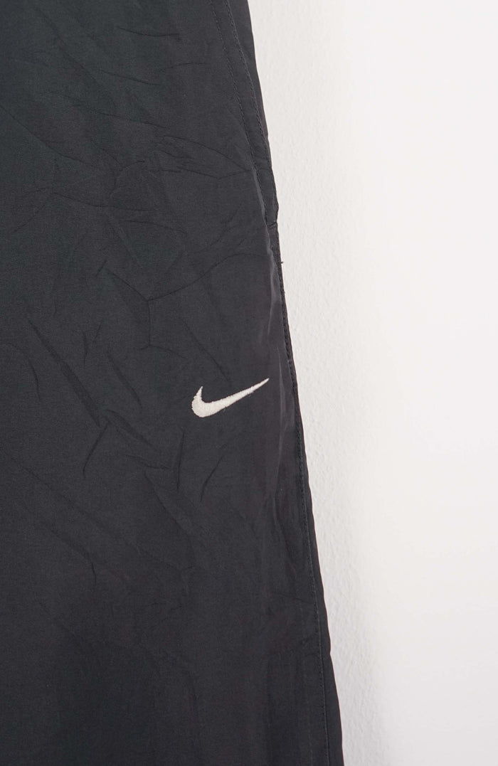 VINTAGE NIKE TRACK PANT SHORTS (M)