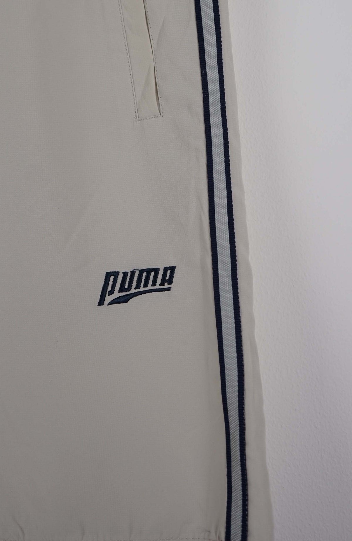 VINTAGE PUMA TRACK PANT SHORTS (S)