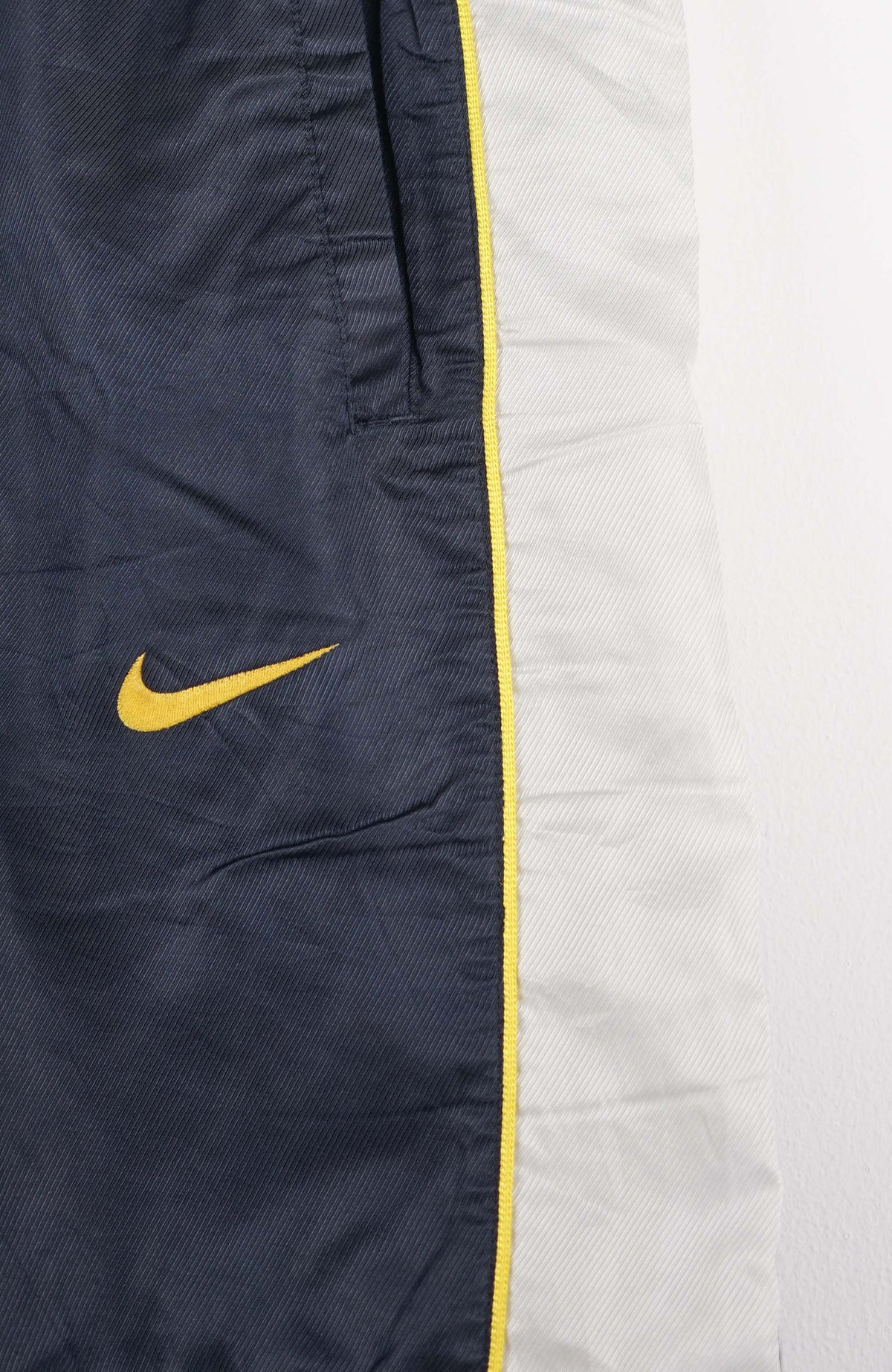 VINTAGE NIKE TRACK PANT SHORTS (S)