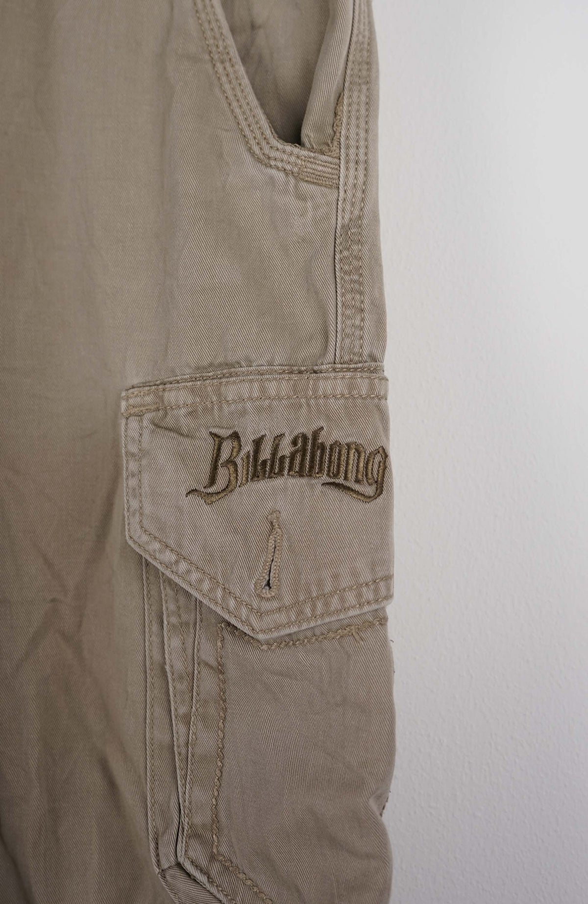 VINTAGE WRANGLER CARGO SHORTS W32