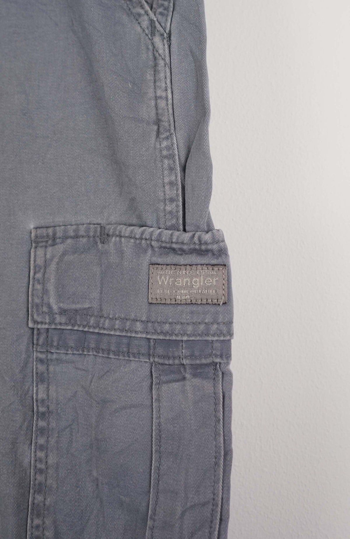 VINTAGE WRANGLER CARGO SHORTS W34