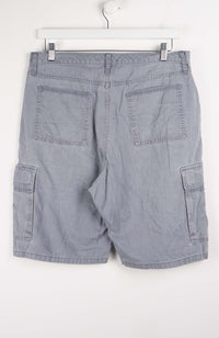 VINTAGE WRANGLER CARGO SHORTS W34