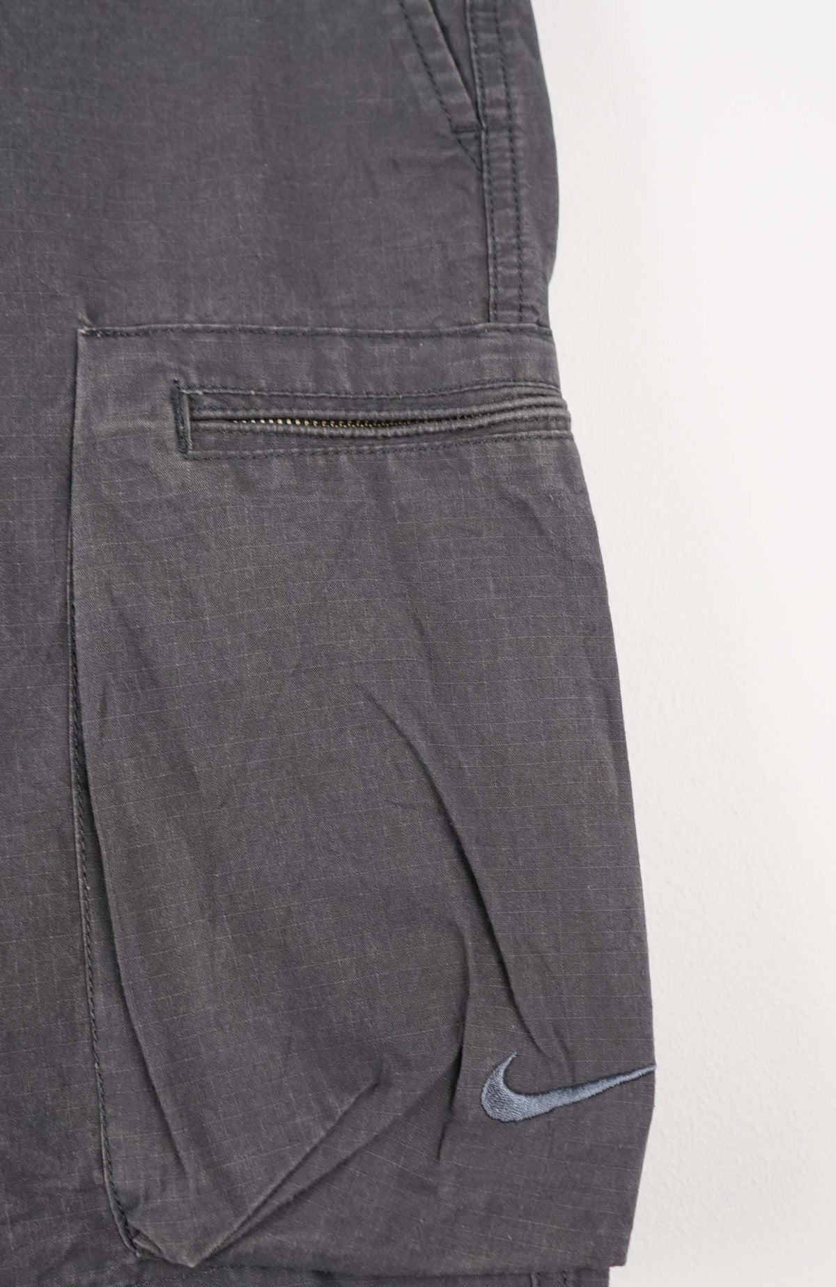 VINTAGE NIKE CARGO SHORTS W34