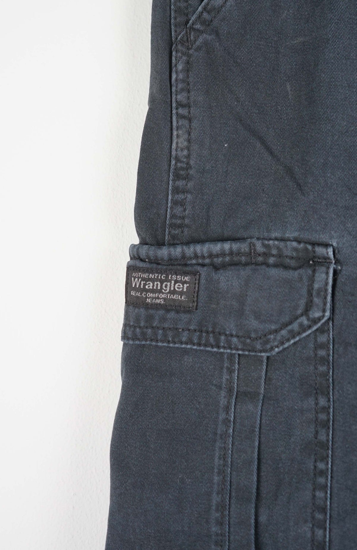VINTAGE WRANGLER CARGO SHORTS W34