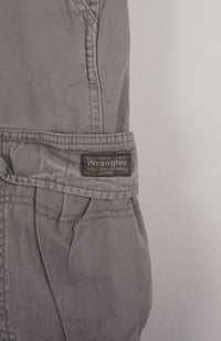 VINTAGE WRANGLER CARGO SHORTS W34