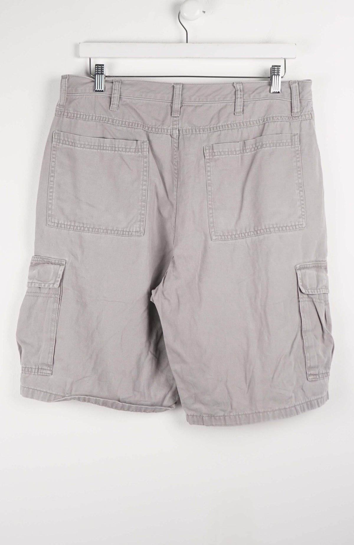 VINTAGE WRANGLER CARGO SHORTS W34