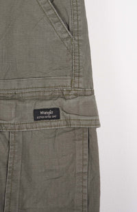 VINTAGE WRANGLER CARGO SHORTS W34