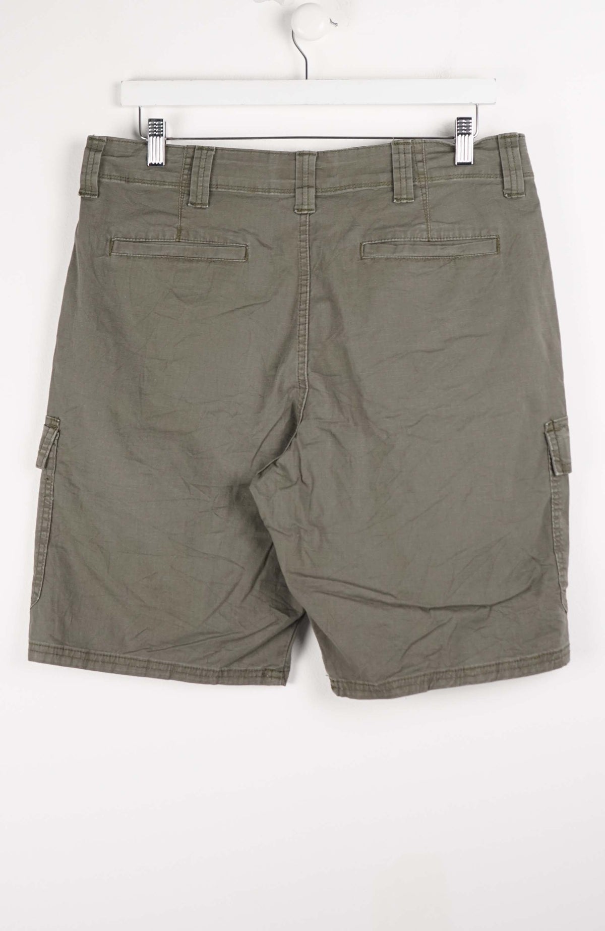 VINTAGE WRANGLER CARGO SHORTS W34