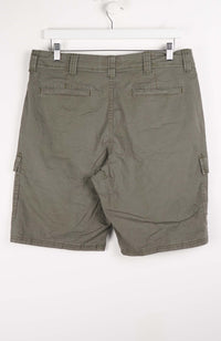 VINTAGE WRANGLER CARGO SHORTS W34
