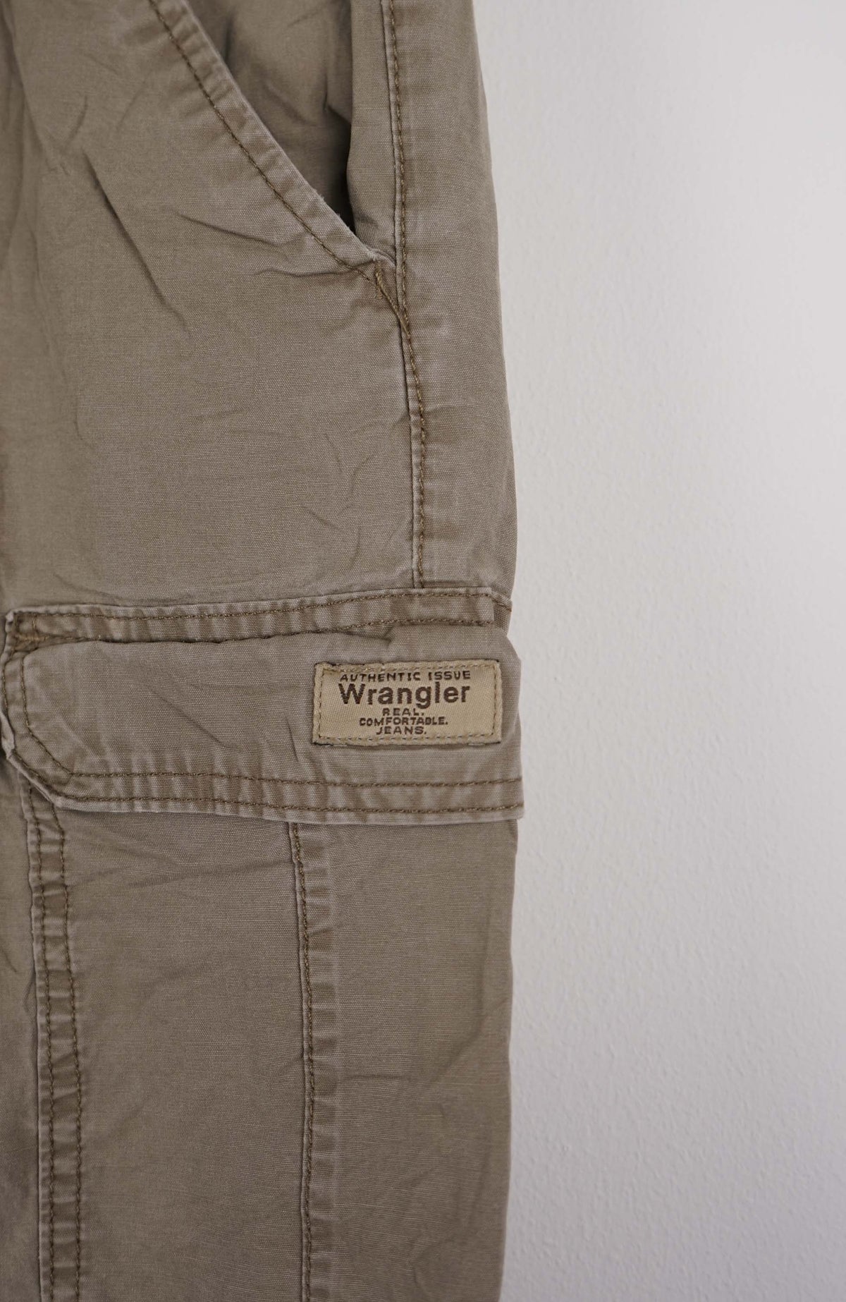VINTAGE WRANGLER CARGO SHORTS W30