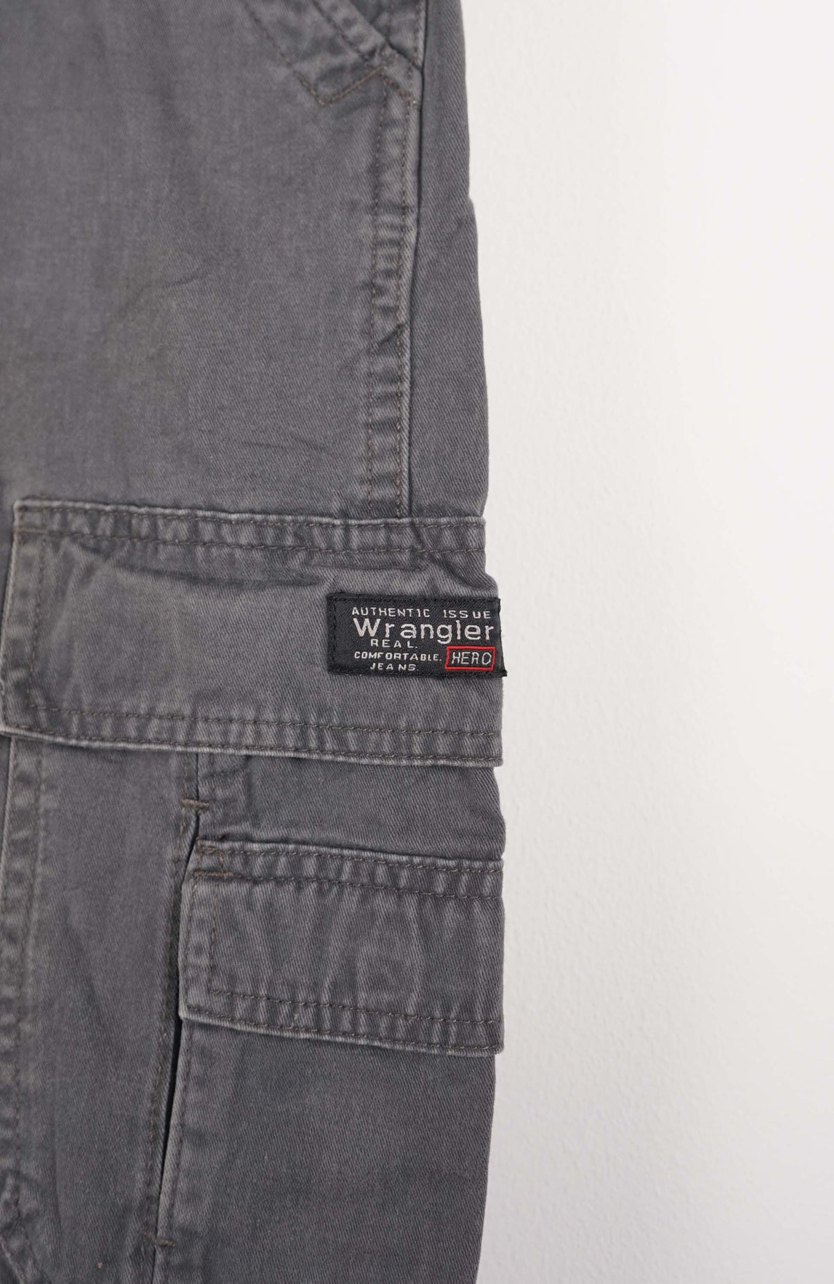 VINTAGE WRANGLER CARGO SHORTS W36