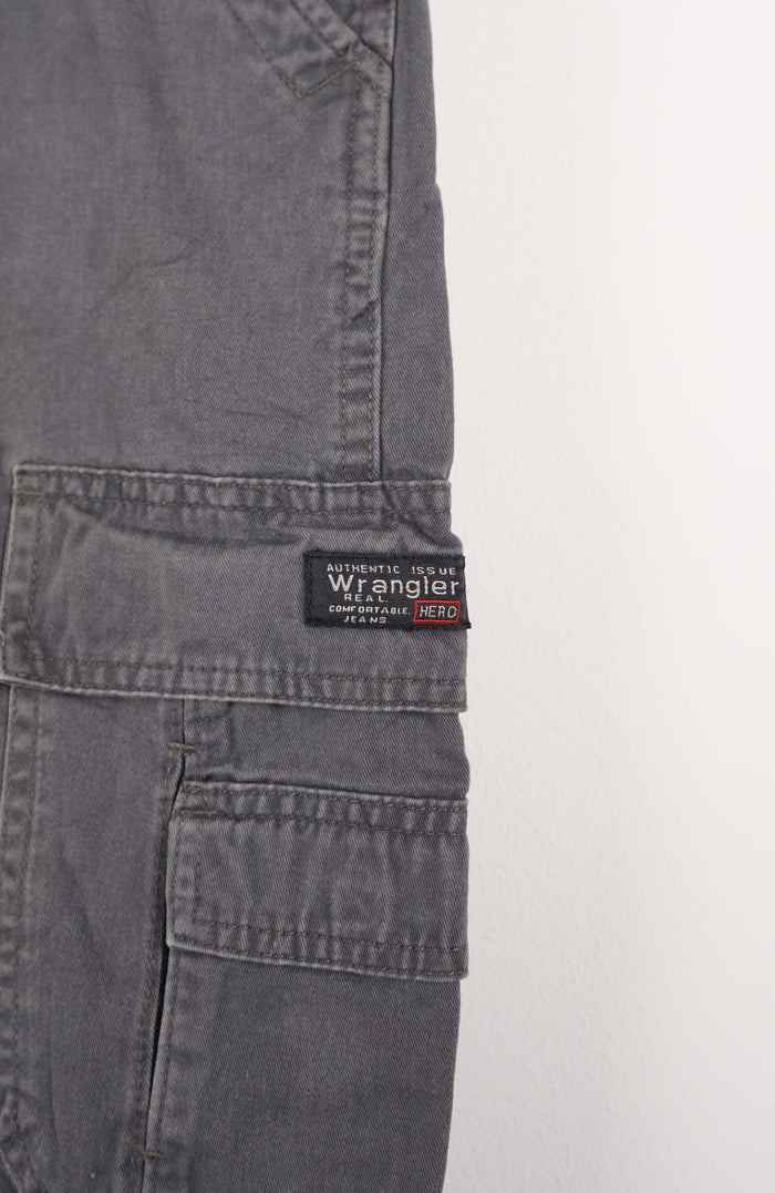 VINTAGE WRANGLER CARGO SHORTS W36