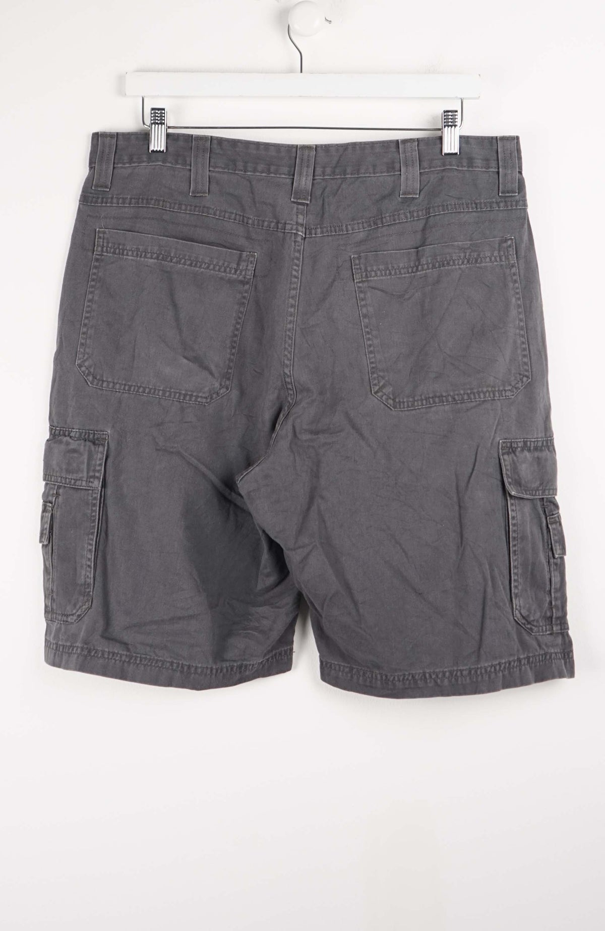 VINTAGE WRANGLER CARGO SHORTS W36
