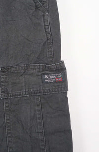 VINTAGE WRANGLER CARGO SHORTS W32