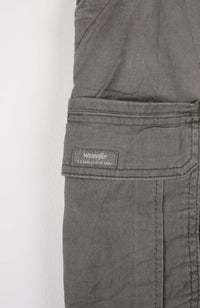 VINTAGE WRANGLER CARGO SHORTS W34