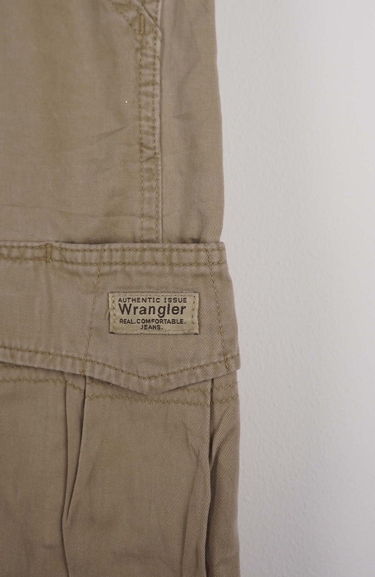 VINTAGE WRANGLER CARGO SHORTS W34