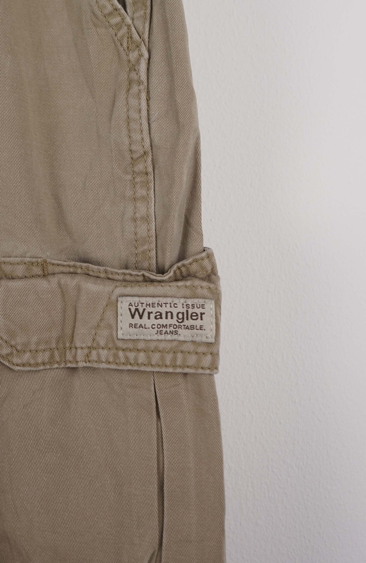 VINTAGE WRANGLER CARGO SHORTS W34