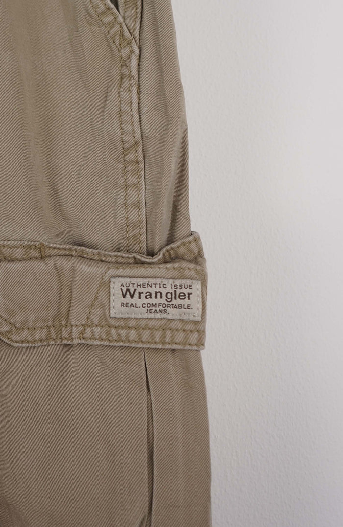 VINTAGE WRANGLER CARGO SHORTS W34