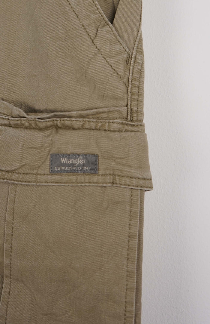 VINTAGE WRANGLER CARGO SHORTS W32