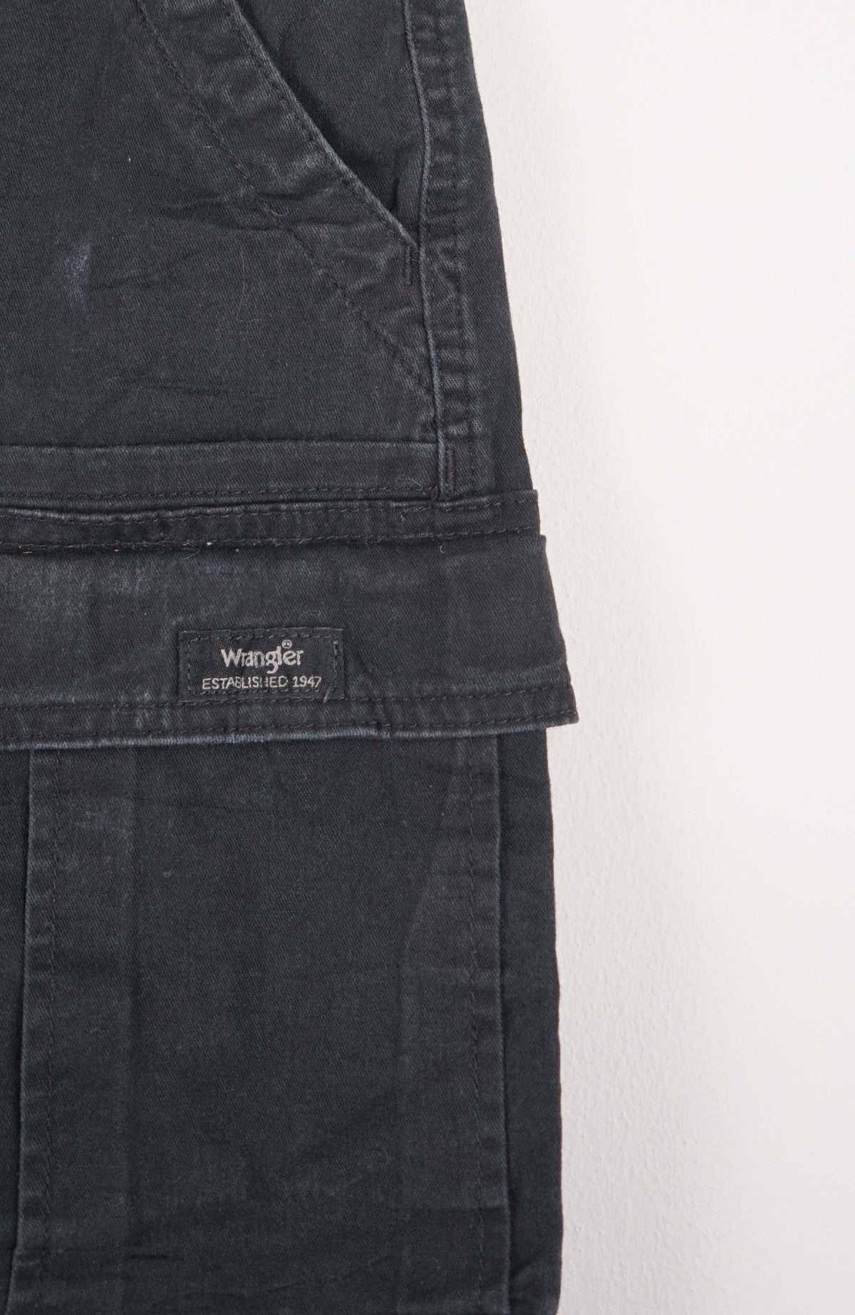 VINTAGE WRANGLER CARGO SHORTS W32