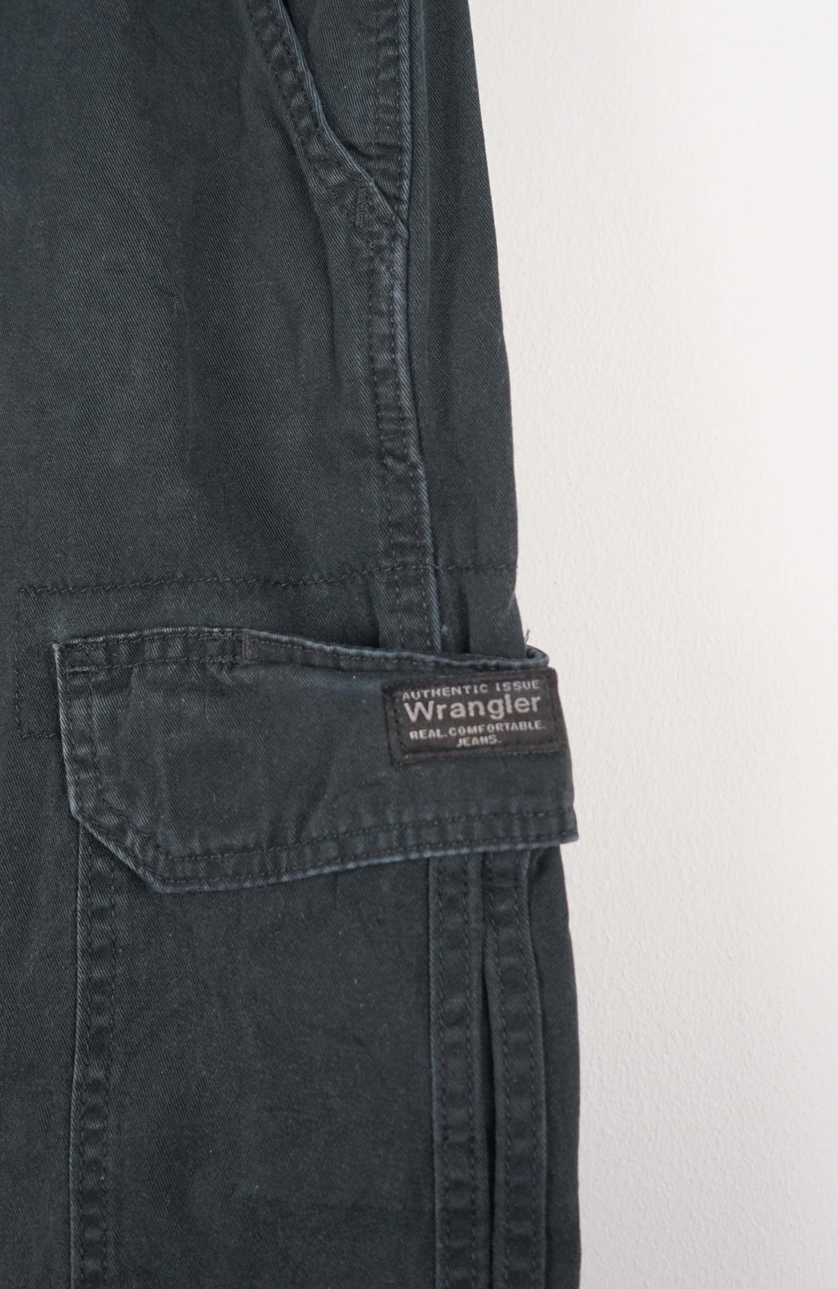 VINTAGE WRANGLER CARGO SHORTS W33