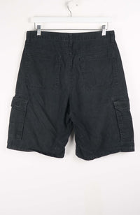 VINTAGE WRANGLER CARGO SHORTS W33