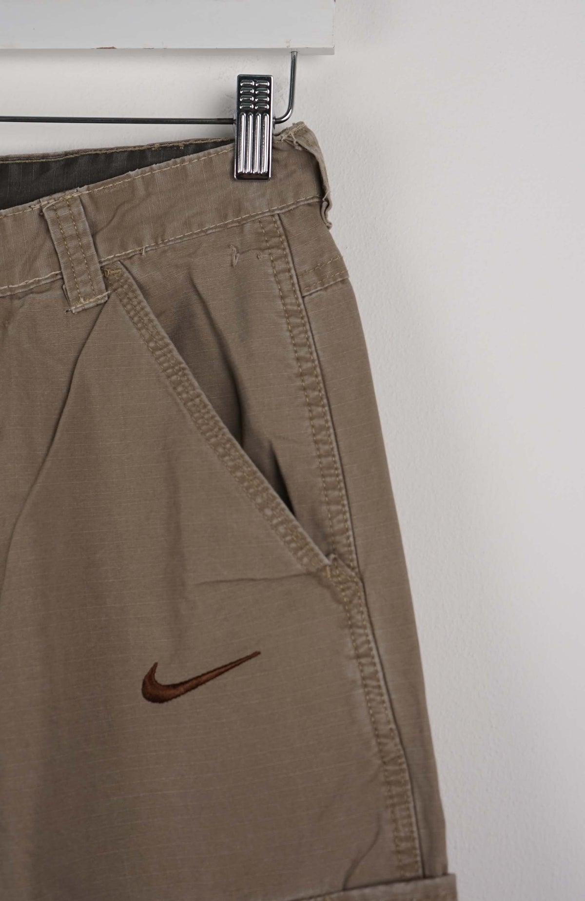 VINTAGE REWORK CARGO CAPRI SHORTS W29