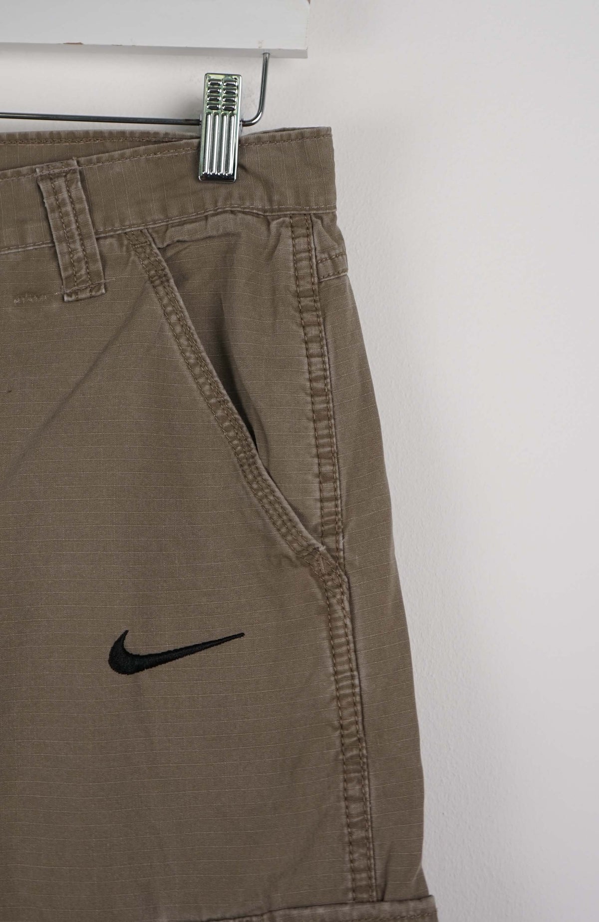 VINTAGE REWORK CARGO CAPRI SHORTS W32