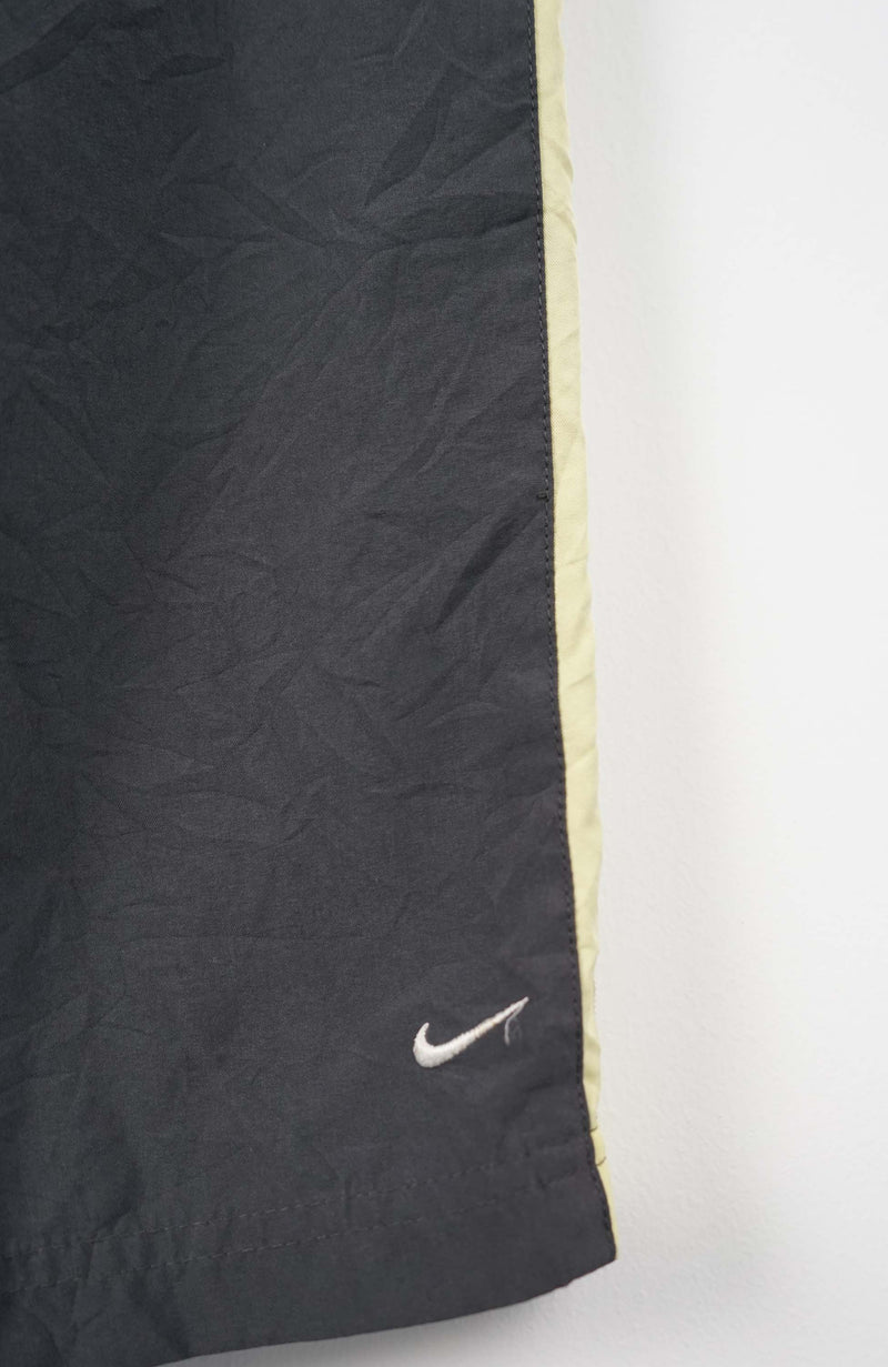 VINTAGE NIKE TRACK PANTS (S)