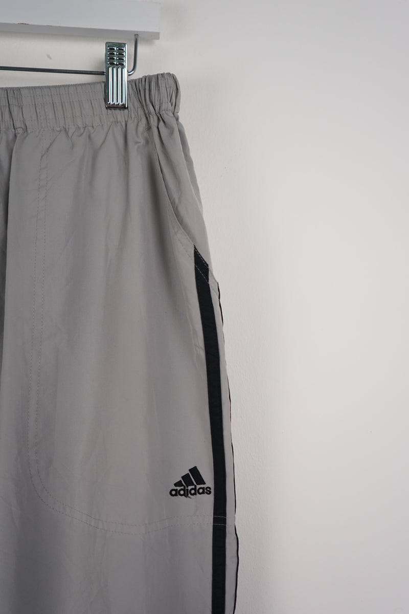 VINTAGE ADIDAS TRACK PANTS (M)
