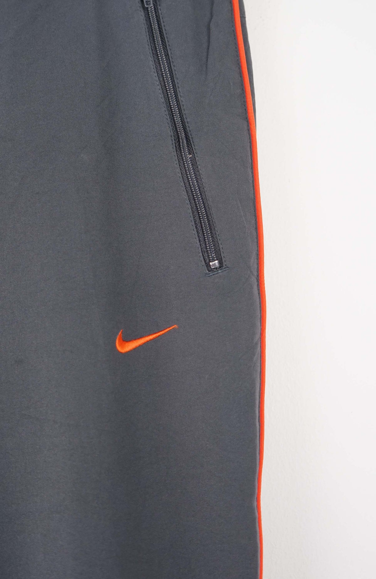 VINTAGE NIKE TRACK PANTS (L)