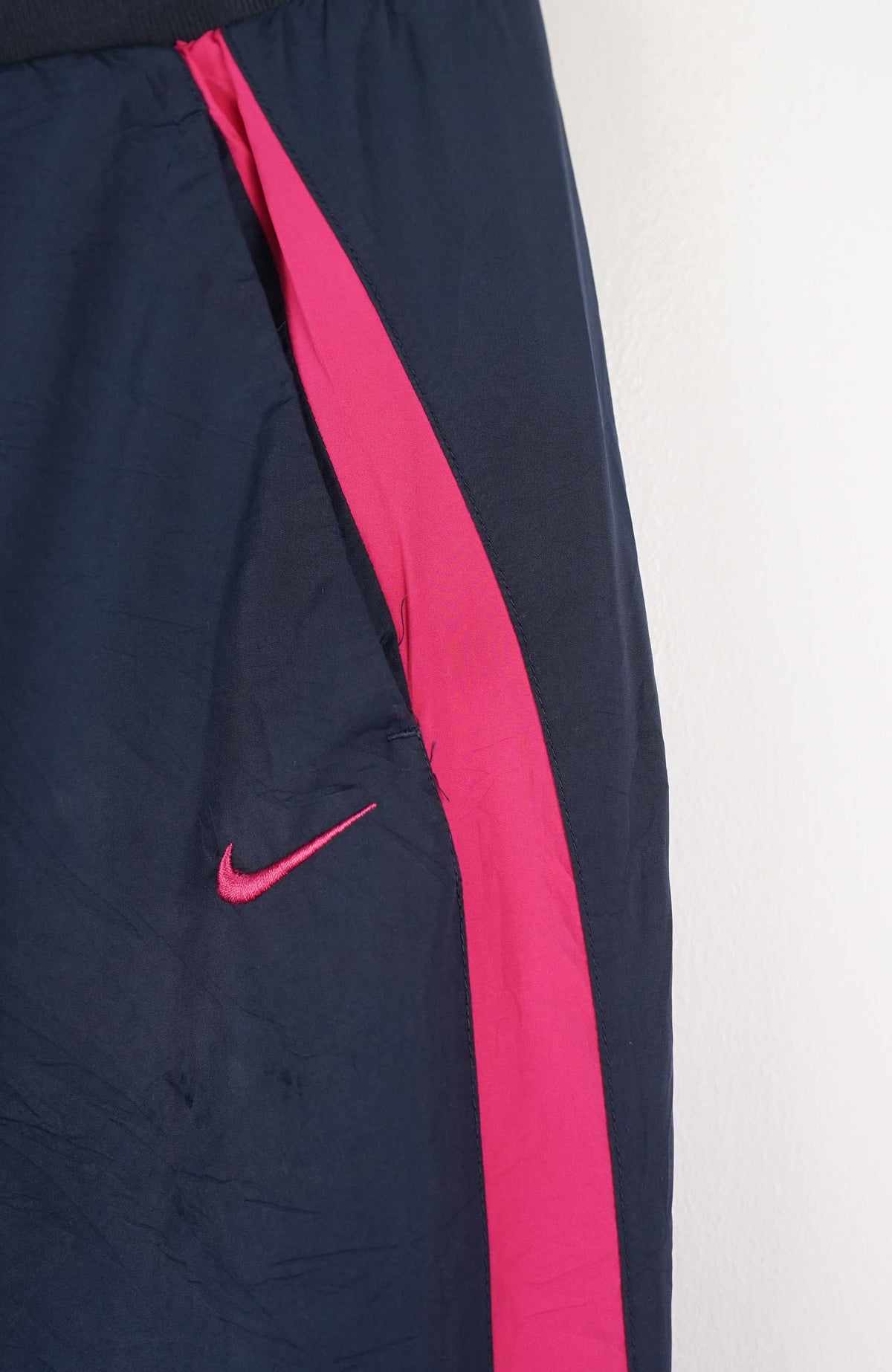 VINTAGE NIKE TRACK PANTS (S)