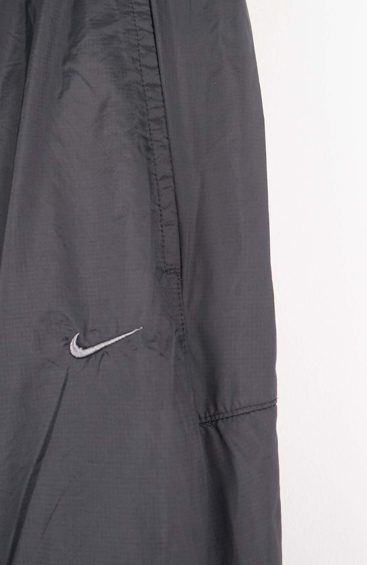 VINTAGE NIKE TRACK PANTS (M)