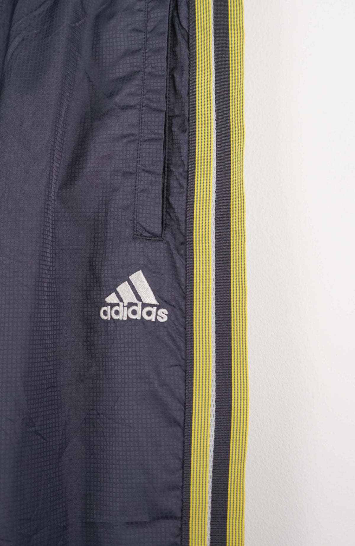 VINTAGE ADIDAS TRACK PANTS (S)